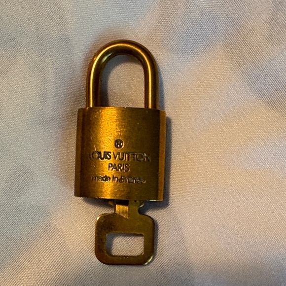 Luxury Brass Padlock Keychain-# 311 - Picture 6 of 6